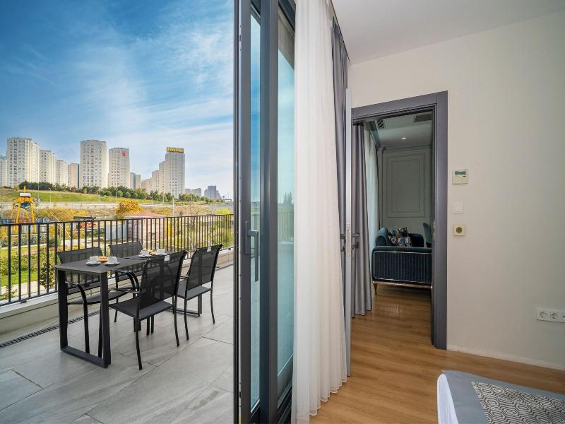 Rusel Park Residence image