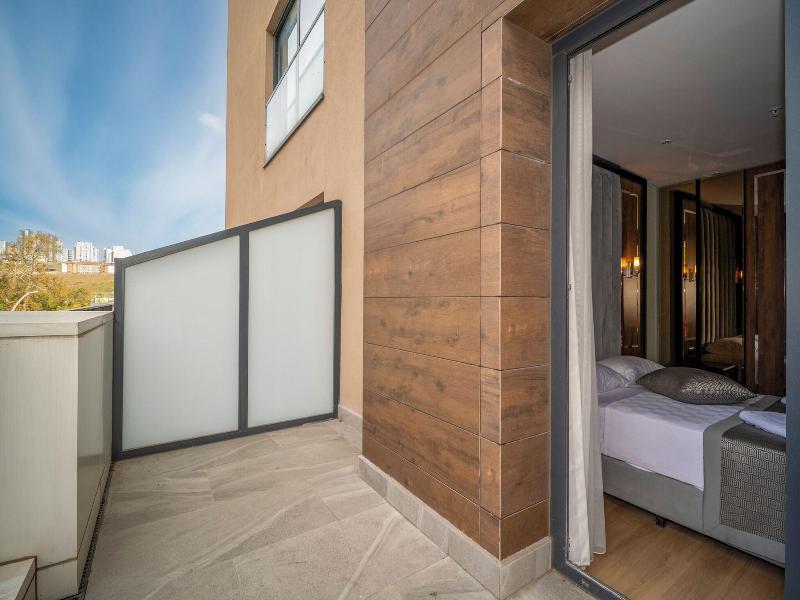 Rusel Park Residence image