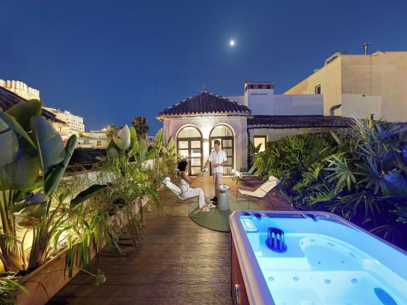 Coeo Fresca Roof Garden Signature Apartments image