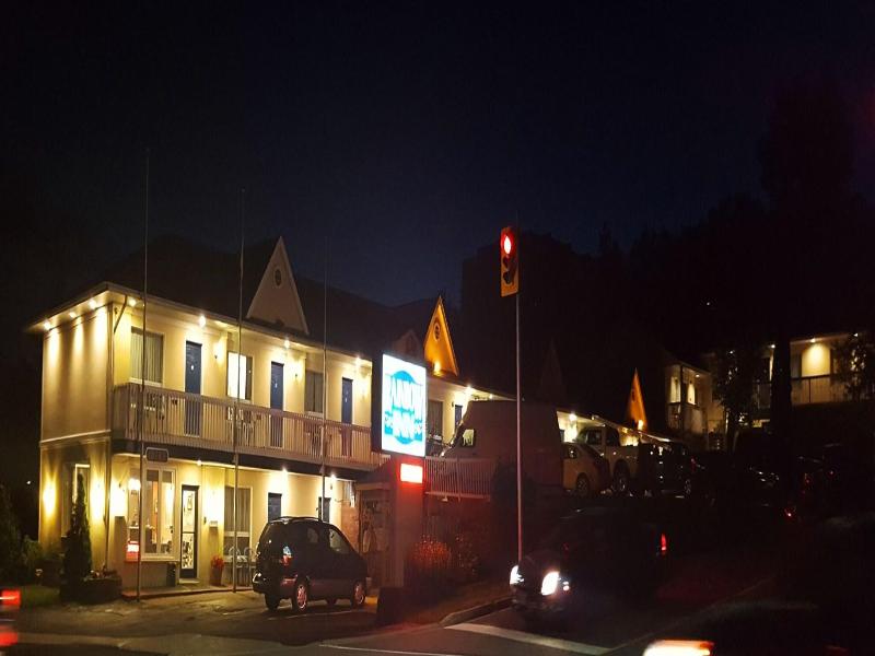 Rainbow Inn image