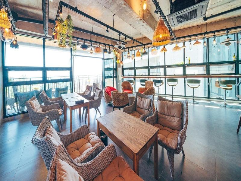 J View Hotel