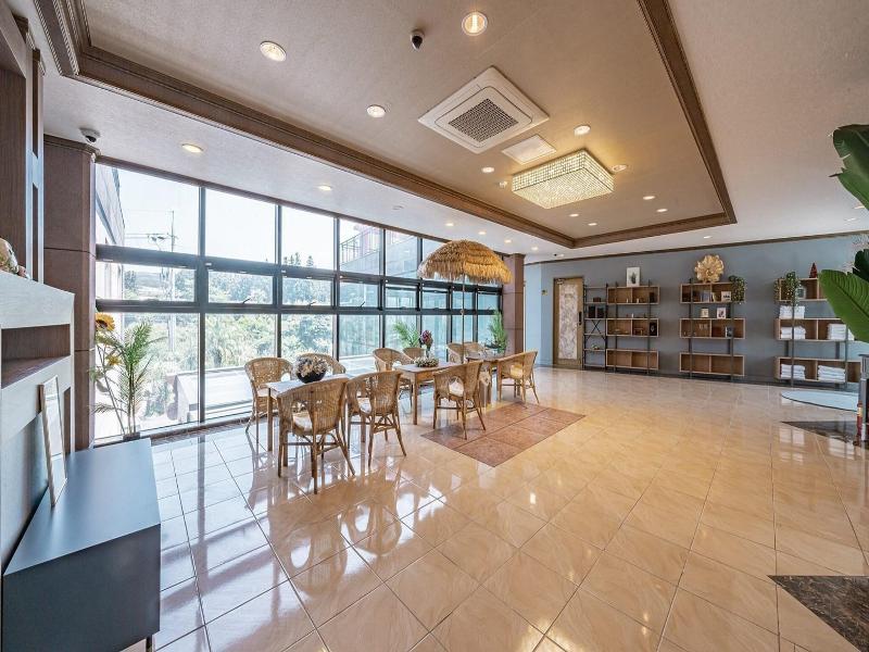 J View Hotel