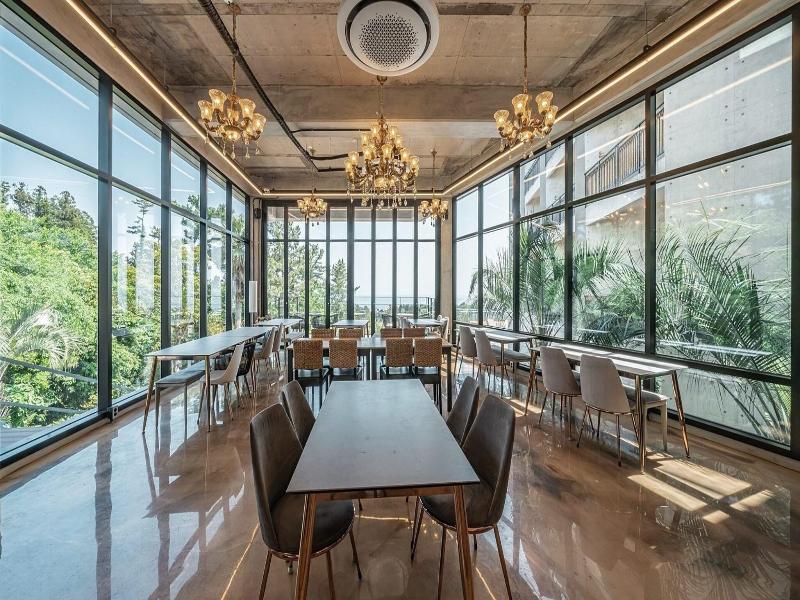 J View Hotel