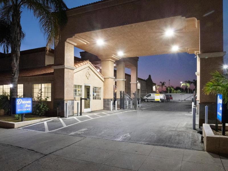 Dream Inn image
