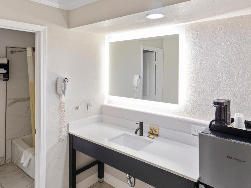 Dream Inn image