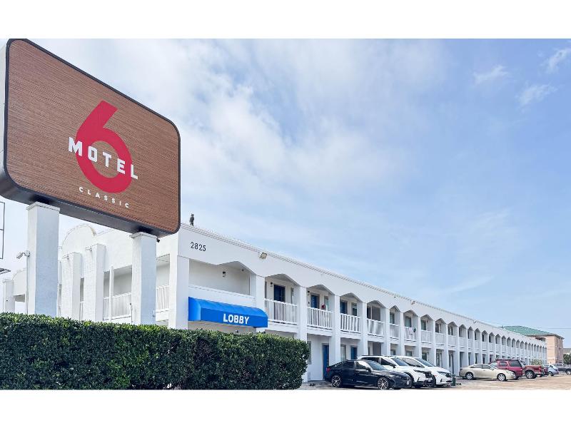Motel 6 Classic Galveston, TX Beach-Seawall GA image