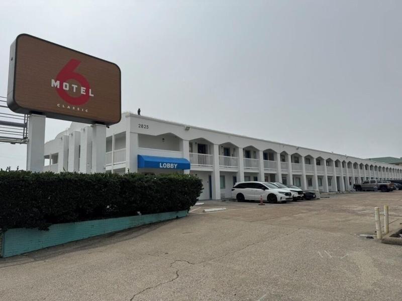 Motel 6 Classic Galveston, TX Beach-Seawall GA