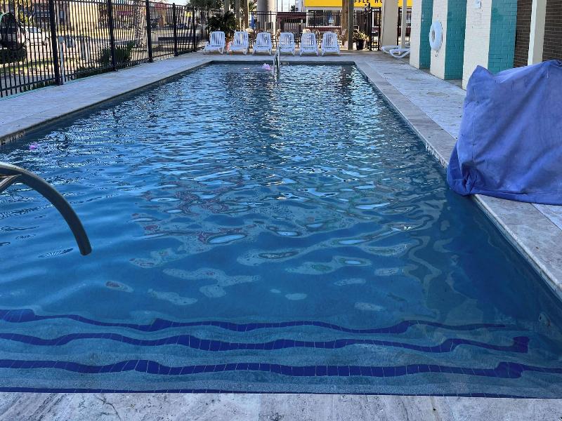 Motel 6 Classic Galveston, TX Beach-Seawall GA