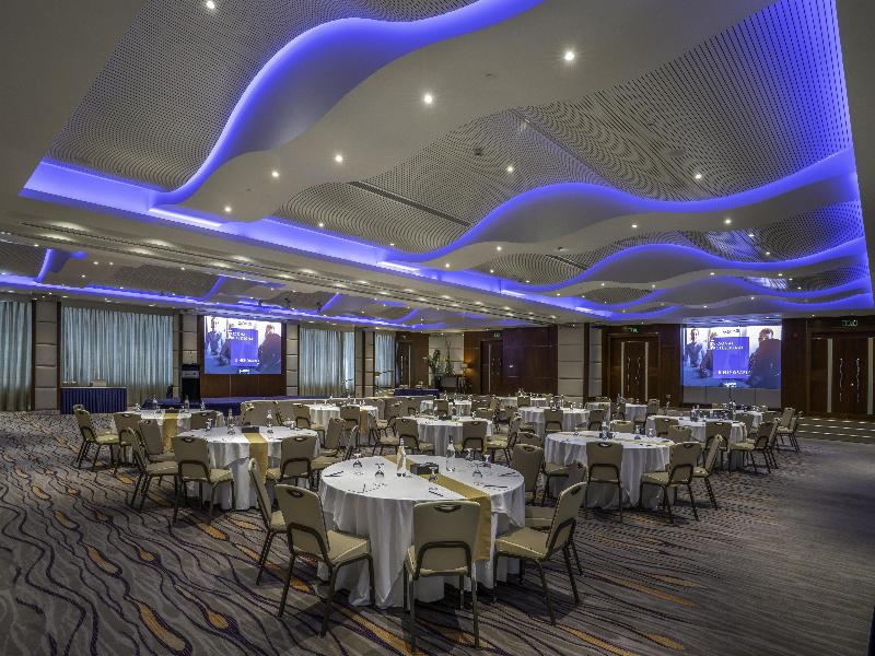 The Diplomat Radisson Blu Hotel, Residence & Spa image
