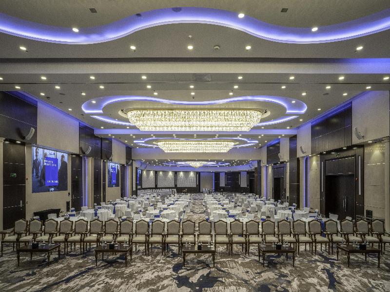 The Diplomat Radisson Blu Hotel, Residence & Spa image