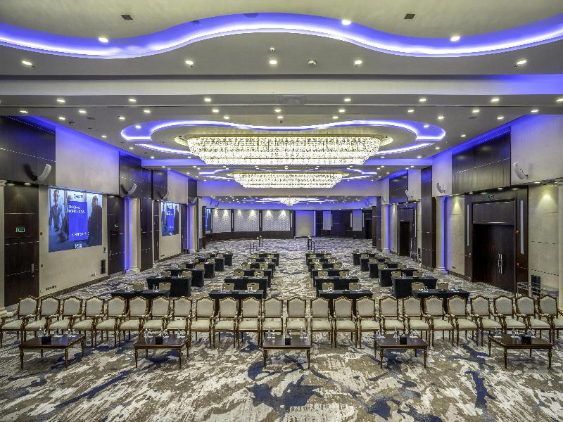 The Diplomat Radisson Blu Hotel, Residence & Spa image