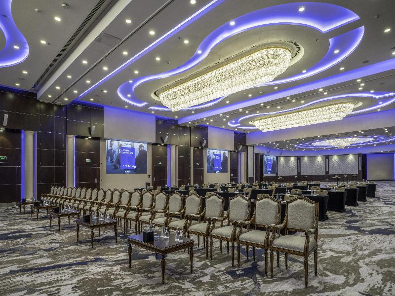 The Diplomat Radisson Blu Hotel, Residence & Spa image