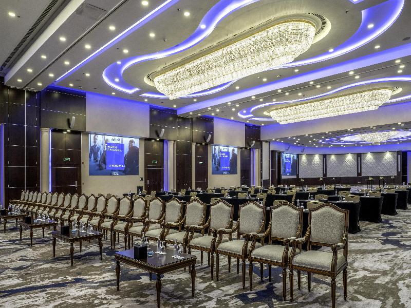 The Diplomat Radisson Blu Hotel, Residence & Spa image