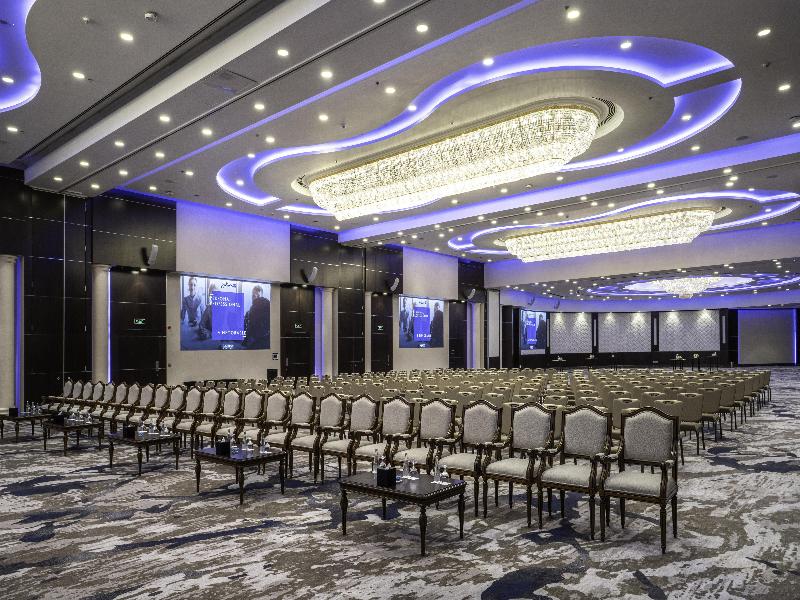 The Diplomat Radisson Blu Hotel, Residence & Spa image