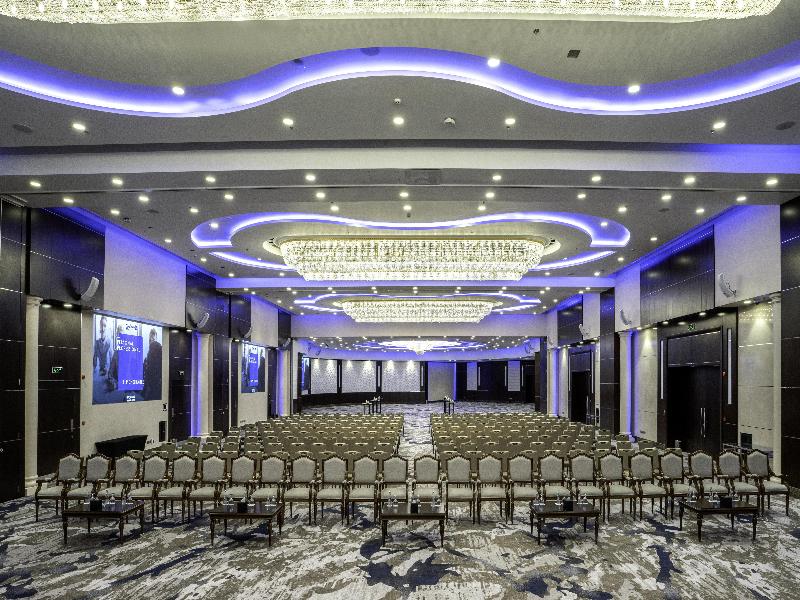 The Diplomat Radisson Blu Hotel, Residence & Spa image