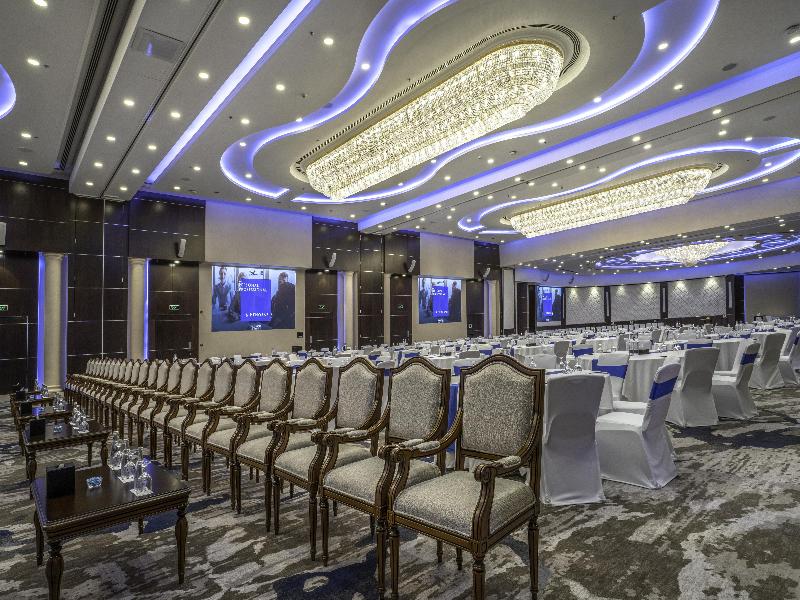 The Diplomat Radisson Blu Hotel, Residence & Spa image