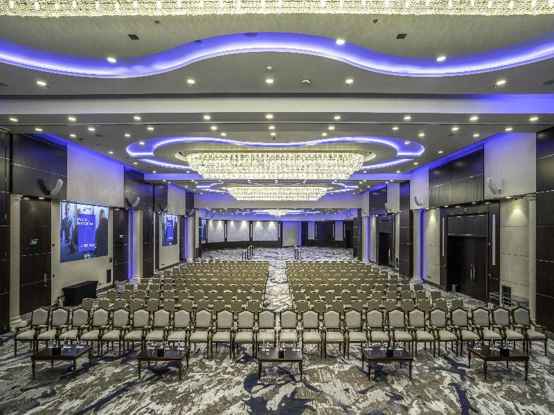 The Diplomat Radisson Blu Hotel, Residence & Spa image