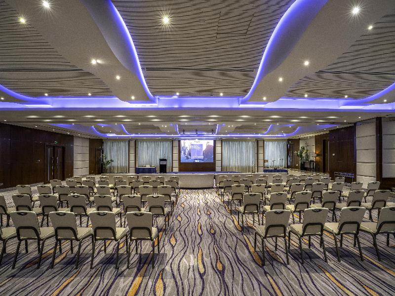 The Diplomat Radisson Blu Hotel, Residence & Spa image