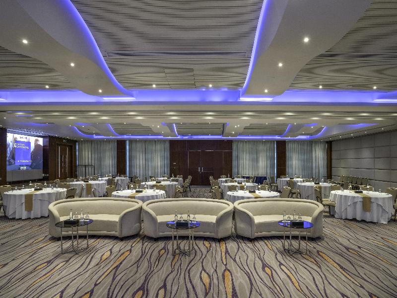 The Diplomat Radisson Blu Hotel, Residence & Spa image