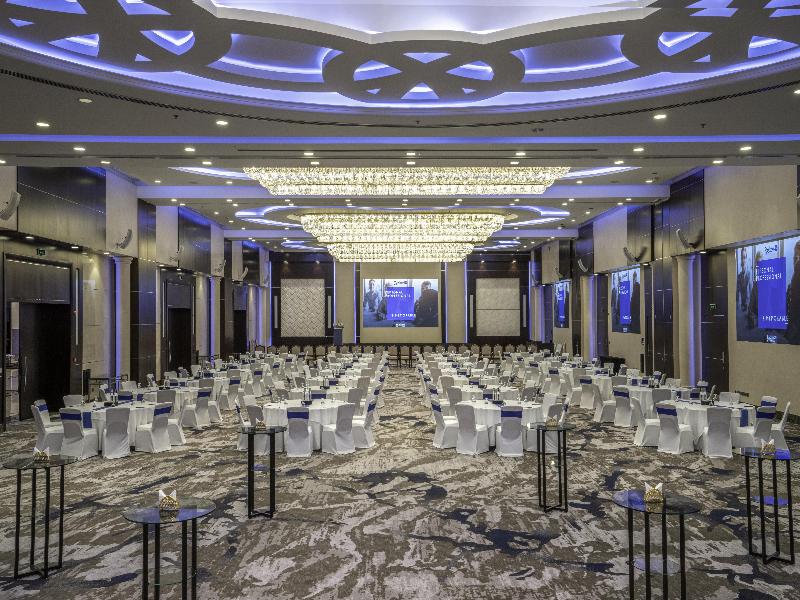 The Diplomat Radisson Blu Hotel, Residence & Spa image