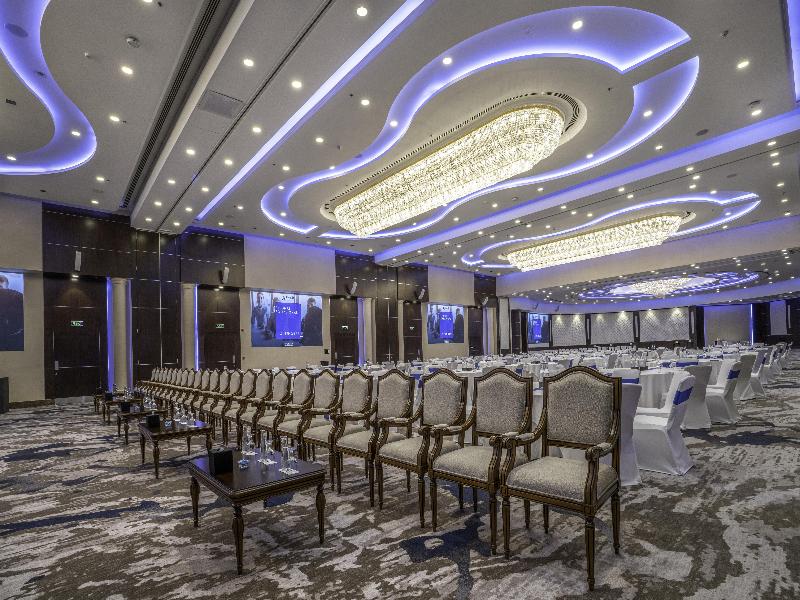 The Diplomat Radisson Blu Hotel, Residence & Spa image