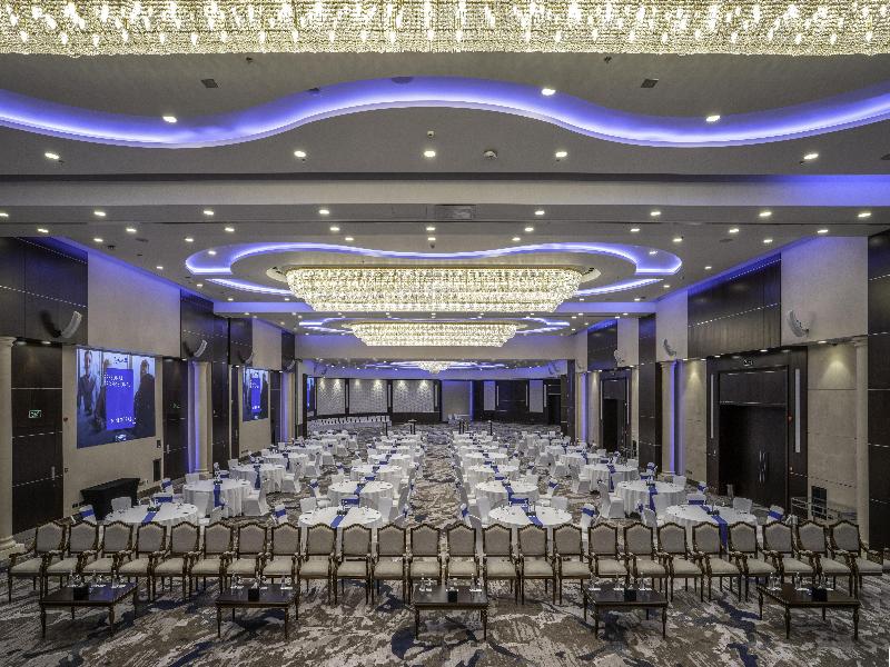 The Diplomat Radisson Blu Hotel, Residence & Spa image