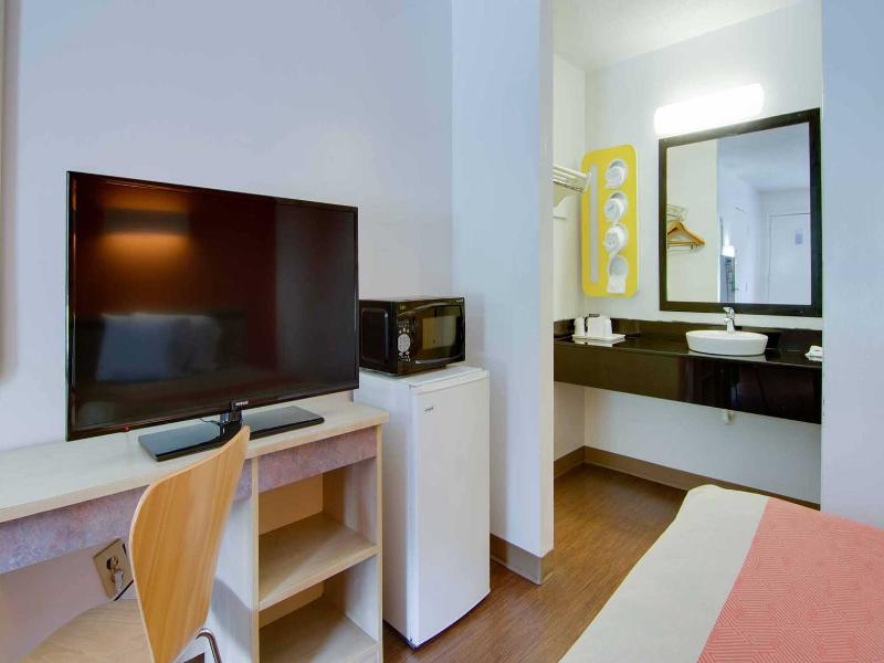 Motel 6 Cartersville, GA image