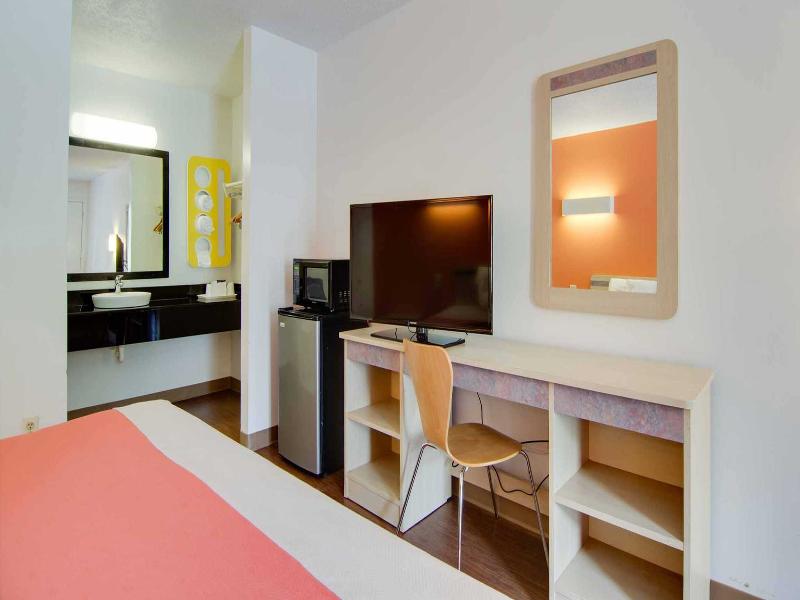 Motel 6 Cartersville, GA image