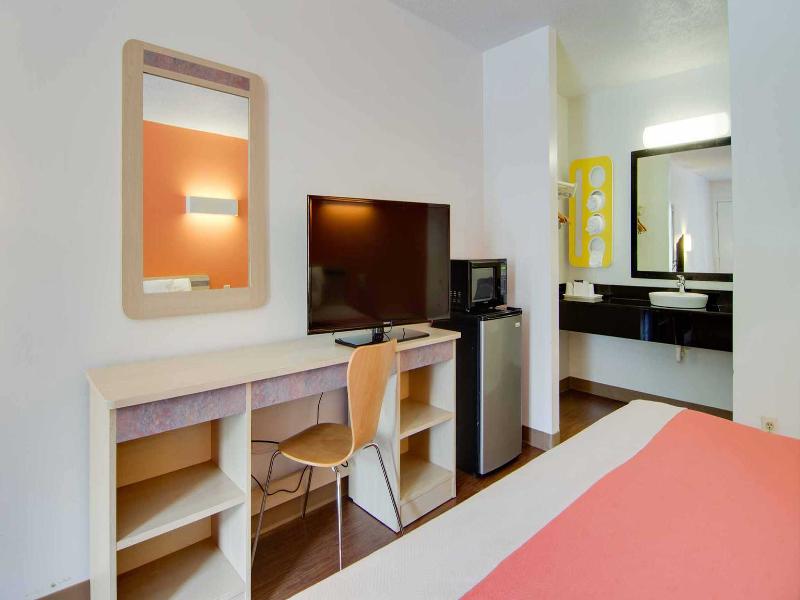 Motel 6 Cartersville, GA image