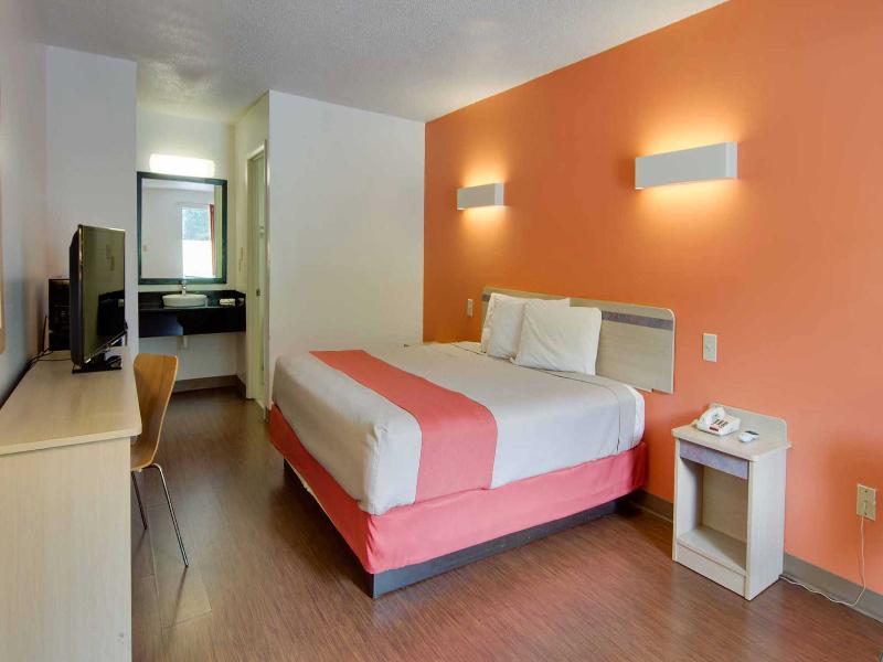 Motel 6 Cartersville, GA image