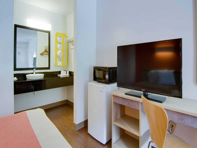 Motel 6 Cartersville, GA image