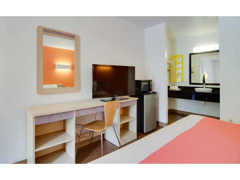 Motel 6 Cartersville, GA image