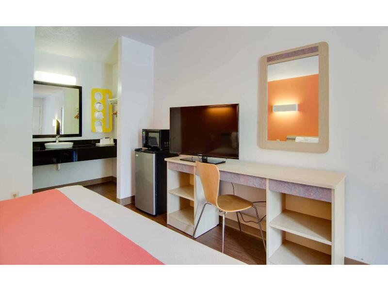 Motel 6 Cartersville, GA image