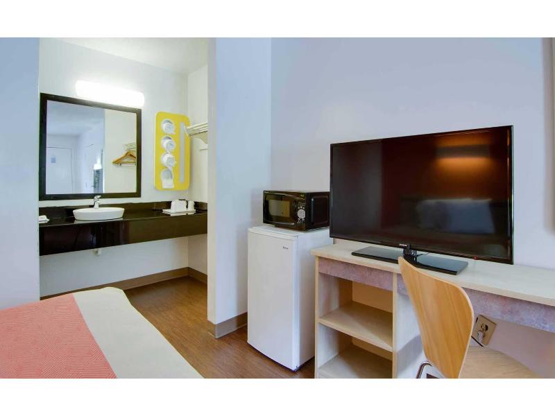 Motel 6 Cartersville, GA image