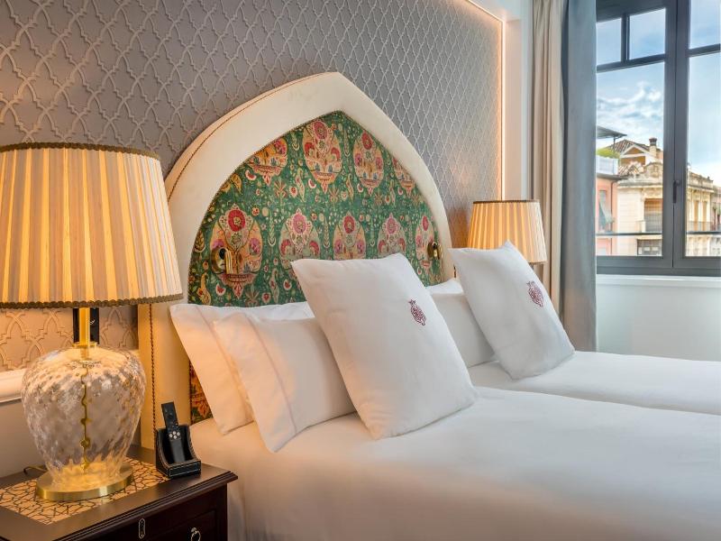 Gran Hotel Claridge Granada image