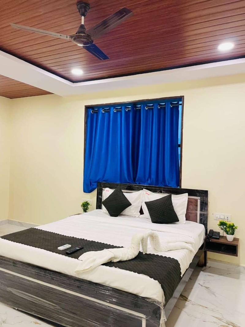Hotel Sky Palace image