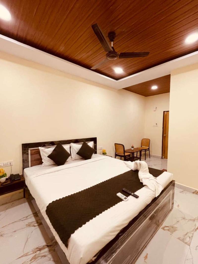 Hotel Sky Palace image