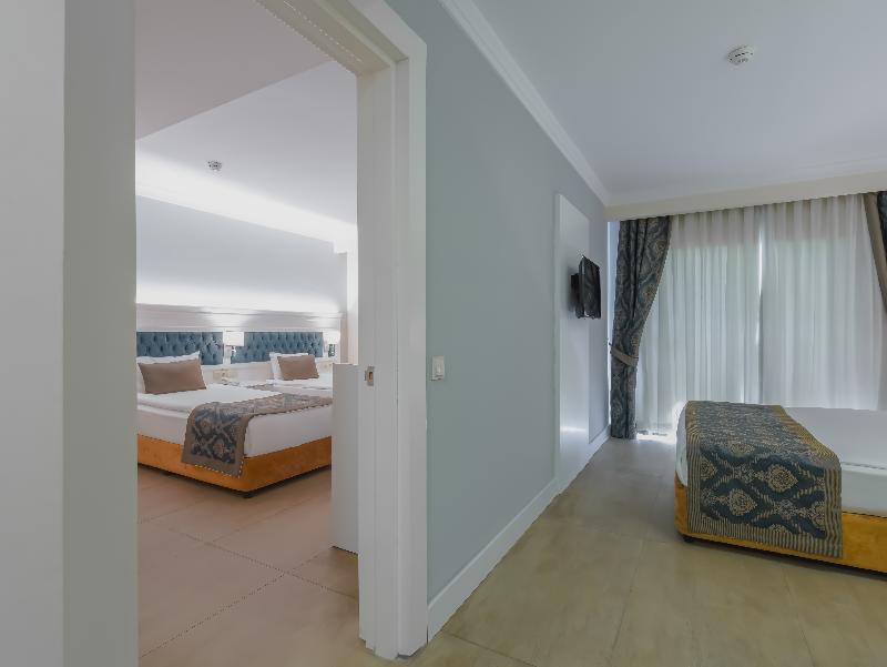 Dream World Palace Hotel image