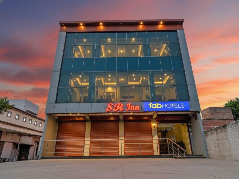 Fabhotel Sr Inn image