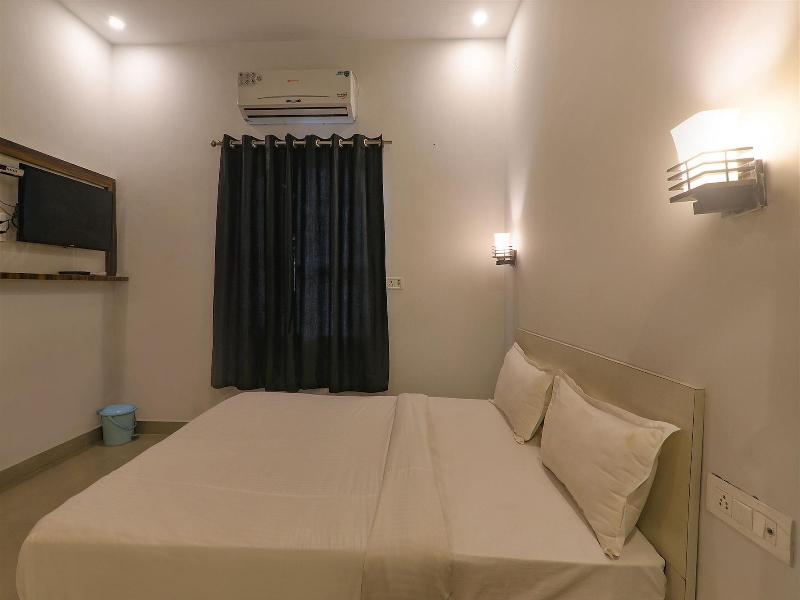 Fabhotel Sr Inn image
