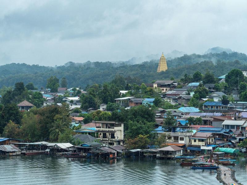 Samprasob Resort — exterior view