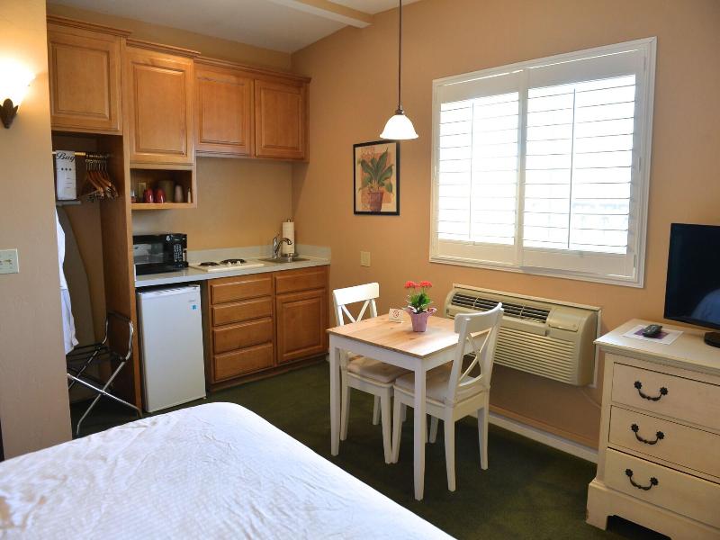 Crown City Inn image