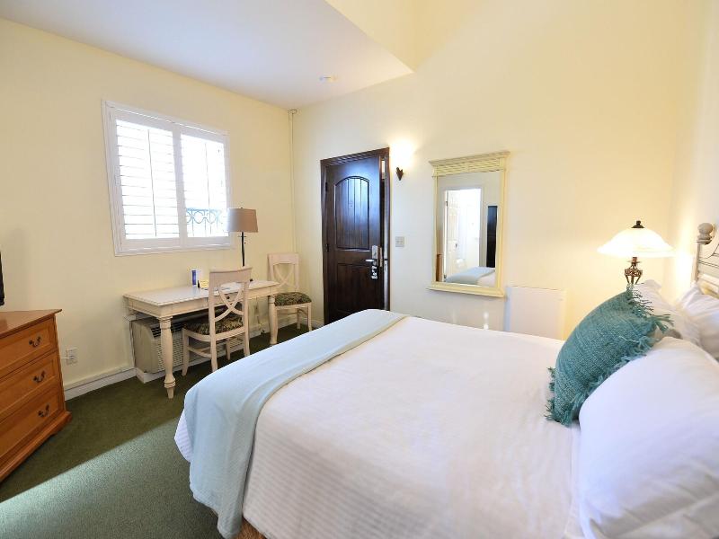 Crown City Inn image