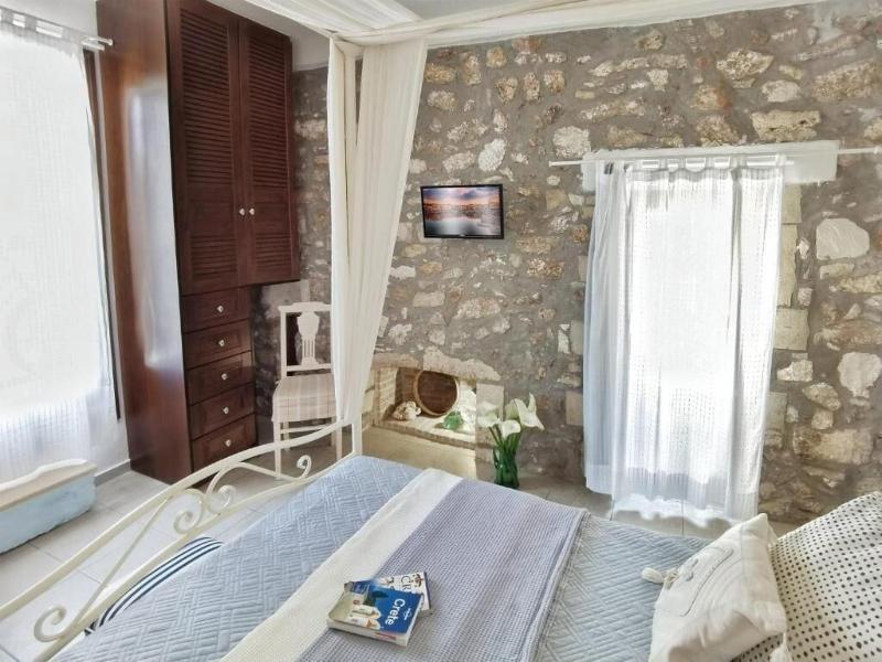 Four Seasons Of Bliss At Sohora Hotel image