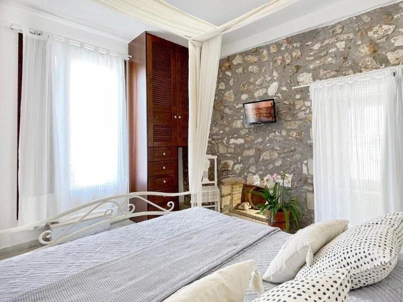 Four Seasons Of Bliss At Sohora Hotel image