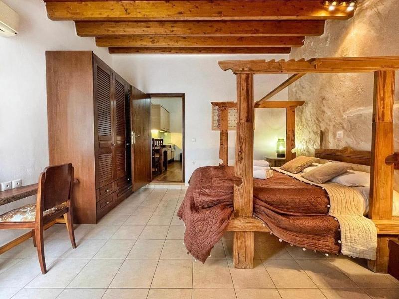 Four Seasons Of Bliss At Sohora Hotel image