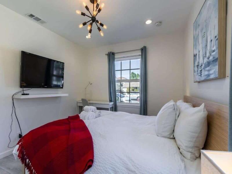 Marbella Lane Convenient Home In Sunnyvale image