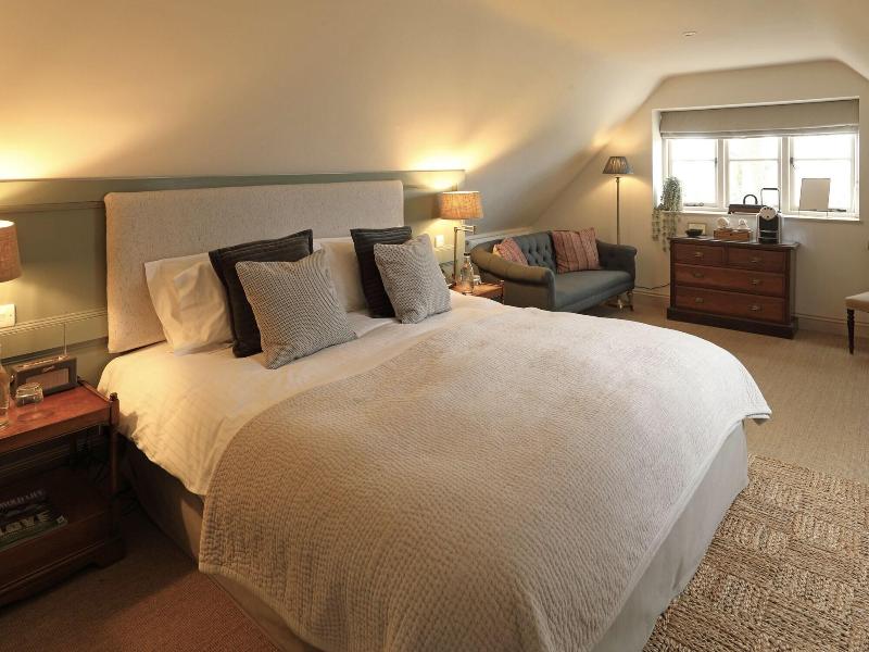 The Feathered Nest Country Inn image