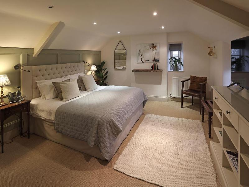 The Feathered Nest Country Inn image