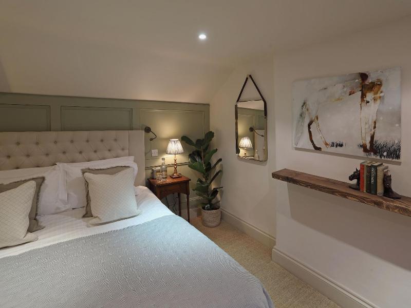 The Feathered Nest Country Inn image